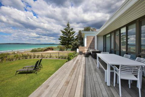 Azure Absolute Beachfront Pet Friendly - Accommodation Bookings 0