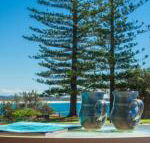 Perfectly Positioned Beachfront Apartment Unit 6 - Accommodation Bookings