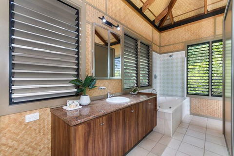 Absolute Beachfront - Accommodation Bookings 7