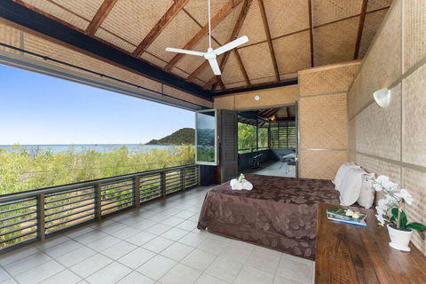 Absolute Beachfront - Accommodation Bookings 3
