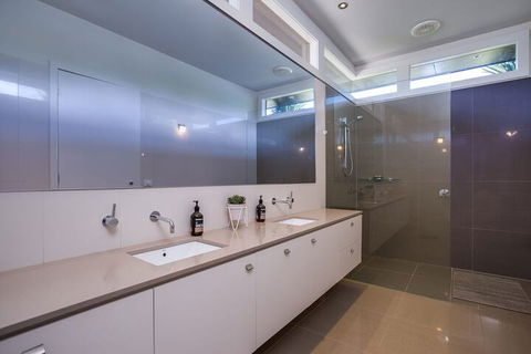 Kalina Retreat Tennis & Pool - Accommodation Bookings 3