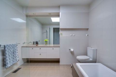 Kalina Retreat Tennis & Pool - Accommodation Bookings 7
