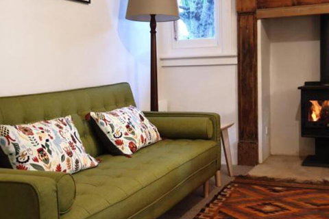 Redruth 2 Bedroom Cottage Situated In Wandiligong - Accommodation Bookings 5