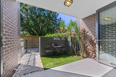 HomeHotel High End 3 Bedroom Terrace With Parking - Accommodation Bookings 6