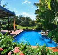 Illalangi views pool walk to beach