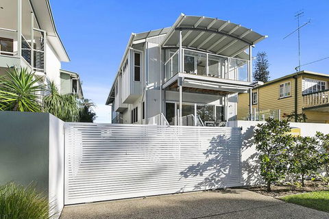 Stunning River House 51 Hilton Esplanade - Accommodation Bookings 1