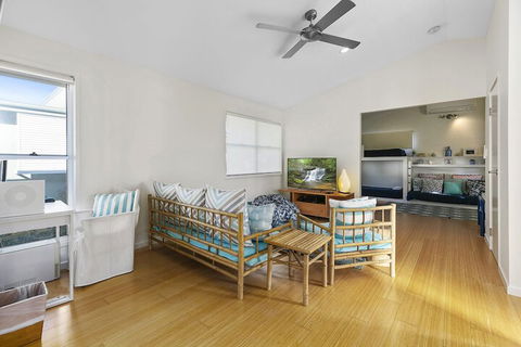 Stunning River House 51 Hilton Esplanade - Accommodation Bookings 4