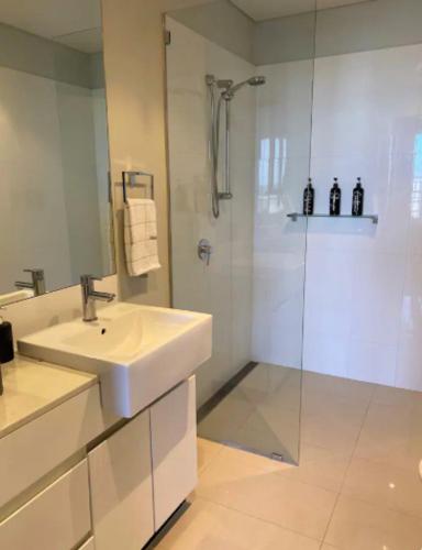 LOCATION LOCATION CITY VIEWS NETFLIX WIFI WINE - Accommodation Bookings 4