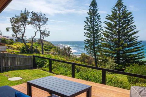 Seaview Pet Friendly With Stunning Views 1 Min To Beach - Accommodation Bookings 0