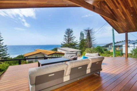 Seaview Pet Friendly With Stunning Views 1 Min To Beach - Accommodation Bookings 3