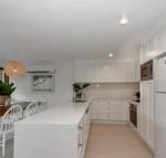 BEAUTIFULLY RENOVATED OCEANSIDE APARTMENT Lamer 9 - Accommodation Bookings