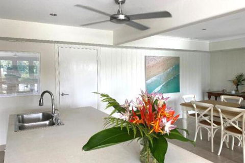 Absolute Lakefront Port Douglas - Accommodation Bookings 4