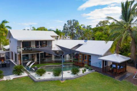Absolute Lakefront Port Douglas - Accommodation Bookings 5