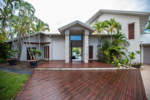 Absolute Lakefront Port Douglas - Accommodation Bookings 7