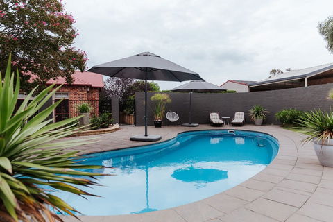 Magnificent Cotillion By Your Innkeeper - Accommodation Bookings 1