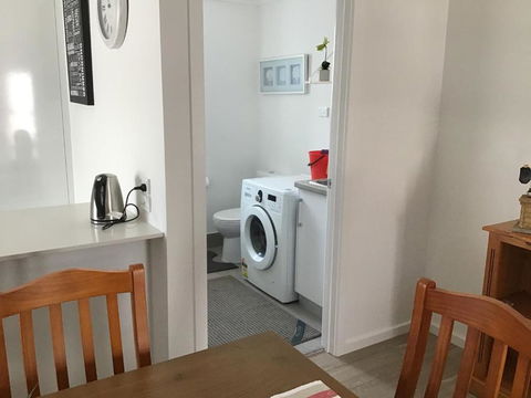Discover Warilla Bright & Airy Townhouse Near The Beach & Lake - Accommodation Bookings 3