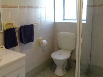 Blackbutt Deluxe Family Townhouse - Accommodation Bookings 4
