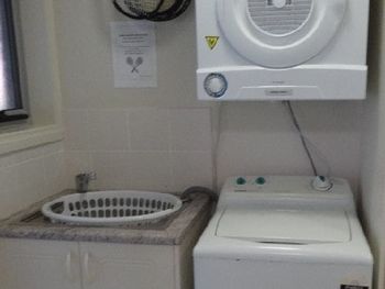 Blackbutt Deluxe Family Townhouse - Accommodation Bookings 1