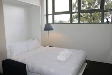 Cosy Newtown Studio Apartment With Swimming Pool - Accommodation Bookings 6