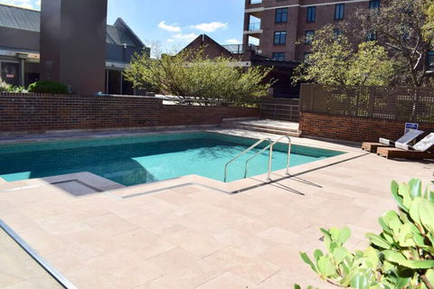 Cosy Newtown Studio Apartment With Swimming Pool - Accommodation Bookings 3