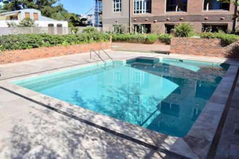 Cosy Newtown Studio Apartment With Swimming Pool - Accommodation Bookings 2