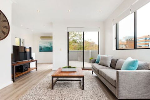 Spacious & Sunny 1 Bdrm In Surry Hills - FOV - Accommodation Bookings 0