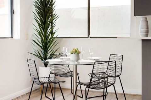 Spacious & Sunny 1 Bdrm In Surry Hills - FOV - Accommodation Bookings 3