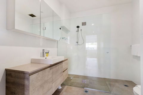 Spacious & Sunny 1 Bdrm In Surry Hills - FOV - Accommodation Bookings 5