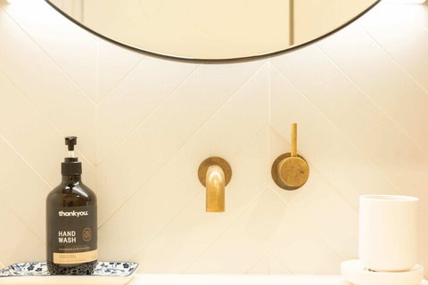 Trendy 1 Bedroom Apartment In The Heart Of Collingwood - Accommodation Bookings 1