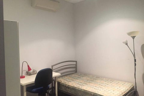 Sun-drenched 3 Bedroom Apartment In Turrella - Accommodation Bookings 4