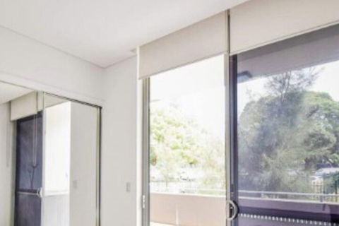Sun-drenched 3 Bedroom Apartment In Turrella - Accommodation Bookings 6