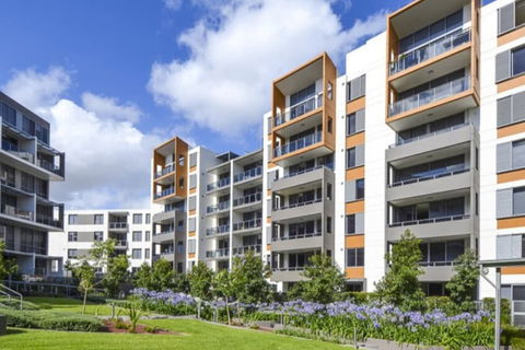 Sun-drenched 3 Bedroom Apartment In Turrella - Accommodation Bookings 1