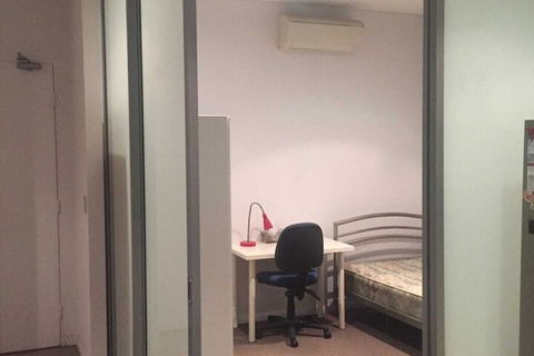 Sun-drenched 3 Bedroom Apartment In Turrella - Accommodation Bookings 3