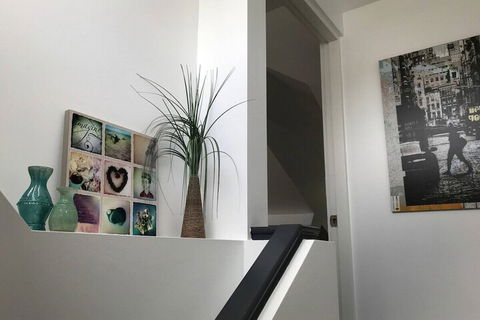 Colourful Darlinghurst Home- In Perfect Location - Accommodation Bookings 5