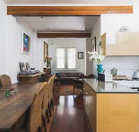 Surry Hills Terrace with Hot Tub - Accommodation Bookings