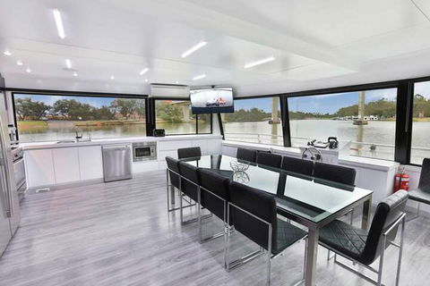 All Seasons Houseboats - Accommodation Bookings 7