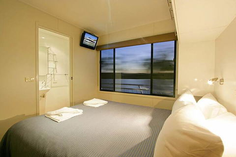 All Seasons Houseboats - Accommodation Bookings 6