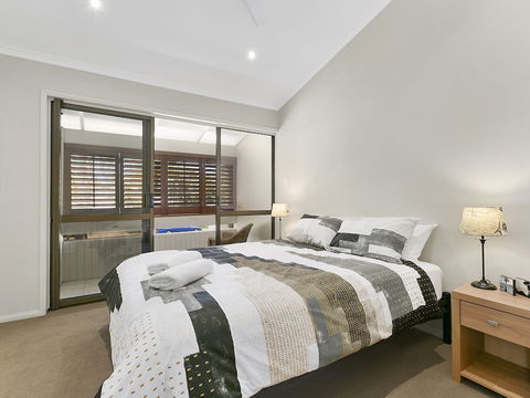 A Superb Location For Enjoying The Best Of Noosa Unit 2 / 69 Noosa Parade - Accommodation Bookings 2