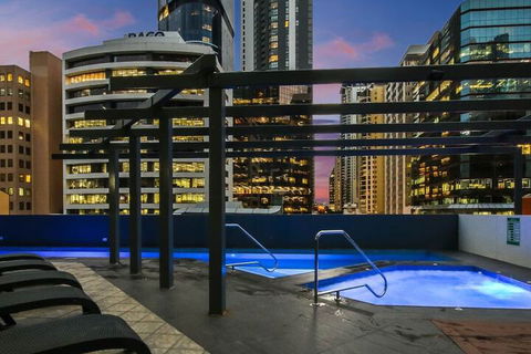 Amazing CBD 2BD Apartment W / Parking & Pool! - Accommodation Bookings 7