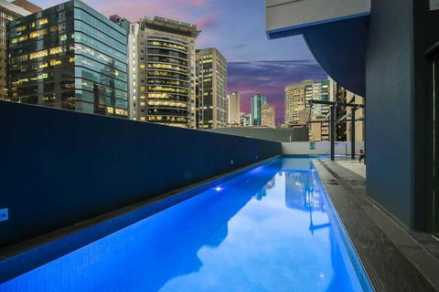 Amazing CBD 2BD Apartment W / Parking & Pool! - Accommodation Bookings 4