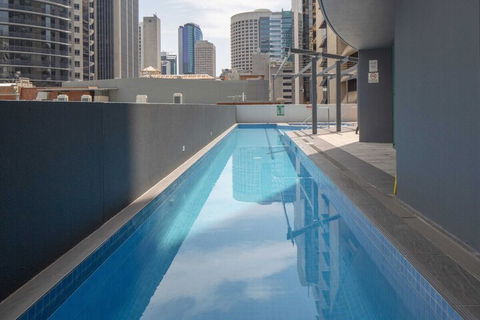 Amazing CBD 2BD Apartment W / Parking & Pool! - Accommodation Bookings 5