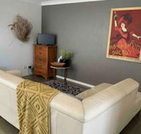 Cosy 1 Bedroom Unit With Views of The City - Accommodation Bookings