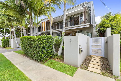 North Facing River Front Stunning Apartment Unit 2 9 Hilton Esplanade - Accommodation Bookings 1