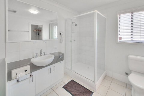 Airtrip Apartment On Russell St - Accommodation Bookings 6