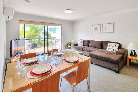 Airtrip Apartment On Russell St - Accommodation Bookings 2