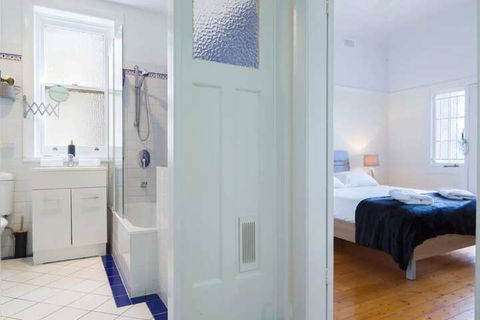 2 Bedroom Gorgeous Art Deco Classic Near CBD - Accommodation Bookings 7