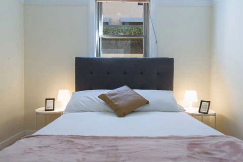 2 Bedroom Gorgeous Art Deco Classic Near CBD - Accommodation Bookings 6