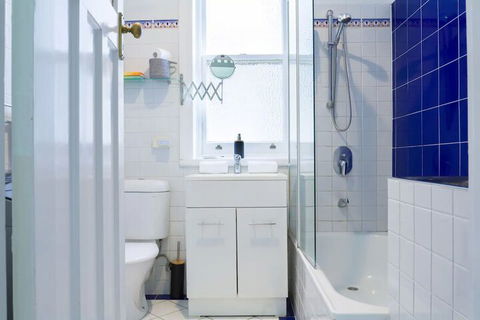 2 Bedroom Gorgeous Art Deco Classic Near CBD - Accommodation Bookings 5