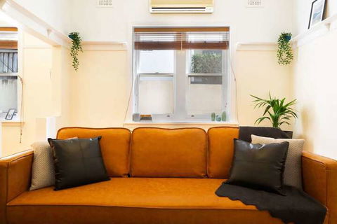 2 Bedroom Gorgeous Art Deco Classic Near CBD - Accommodation Bookings 4
