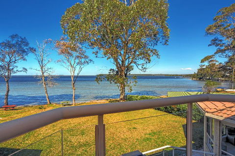 Adrift Retreat St. Georges Basin Waterfront Home - Accommodation Bookings 5